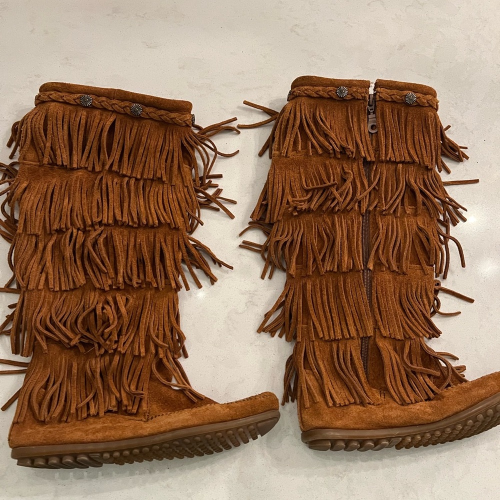 Minnetonka Fringe Moccasins - Tan